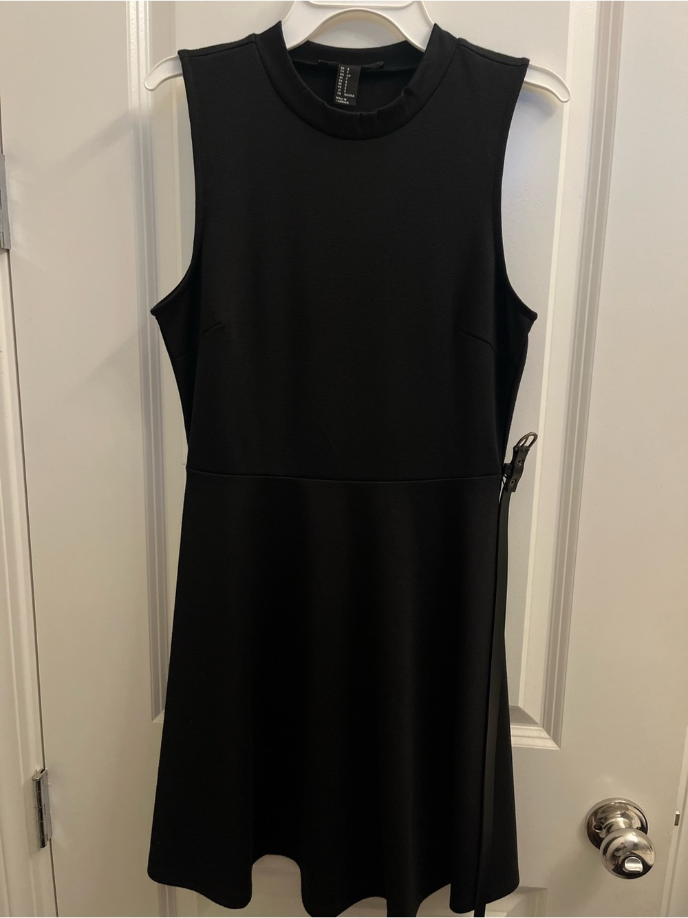 Sleeveless Black A-Line Dress w Thin Black Belt. Size-S